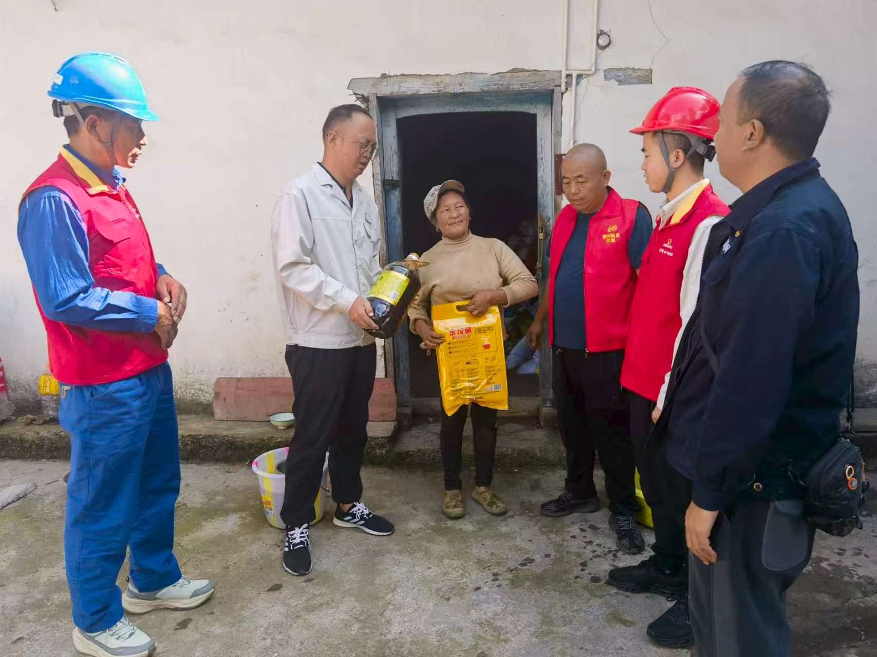 喜德:国网凉山供电公司公益帮扶暖人心-会东网