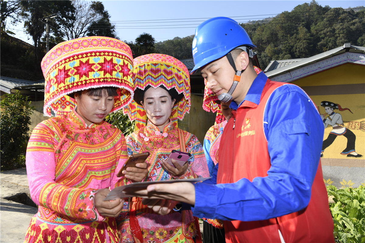 安宁河畔“红马甲” “善小常为”暖彝乡——国家电网四川电力（凉山德昌）连心桥共产党员服务队侧记插图2